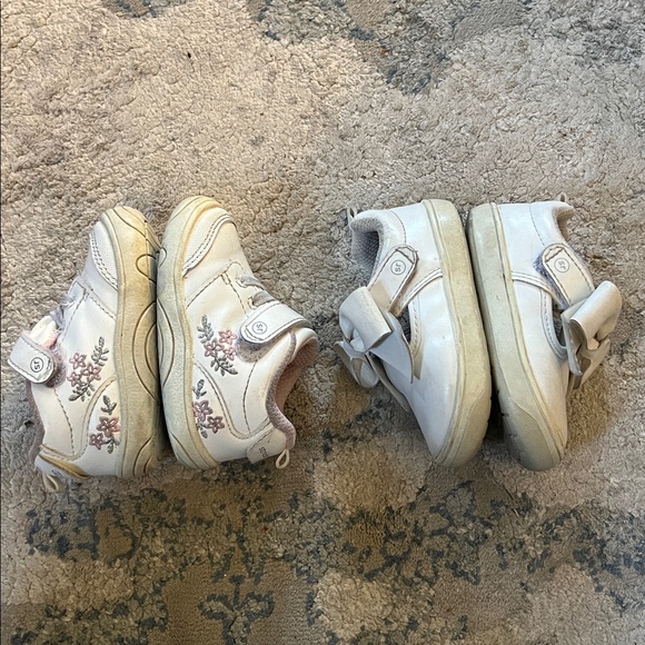 2️⃣ Pair Stride Rite White Shoes - Picture 3 of 4